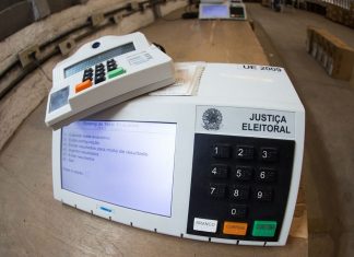 TRE-CE realiza testes e lacre das urnas eletrônicas para eleições de 2026