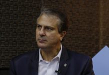 Camilo Santana é condenado pelo TRE por vídeo ligando Ciro a Flávio Bolsonaro