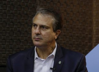 Camilo Santana é condenado pelo TRE por vídeo ligando Ciro a Flávio Bolsonaro