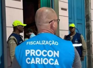 Bar no RJ é multado ao exibir placa dizendo que americanos e israelenses não são bem-vindos