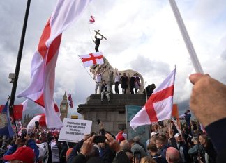 Milhares vão às ruas em Londres contra políticas da Extrema-Esquerda na Inglaterra