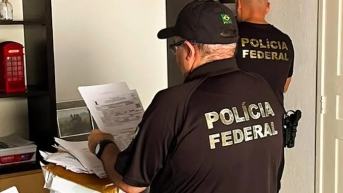 PF cumpre mandados contra suspei