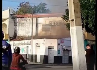 Fogo consome loja no Centro de Ipueiras e comerciante é socorrido. Vídeo