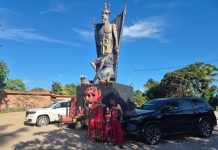Feiticeira ergue estátua de 11 metros em homenagem ao Diabo no Ceará