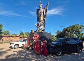 Feiticeira ergue estátua de 11 metros em homenagem ao Diabo no Ceará