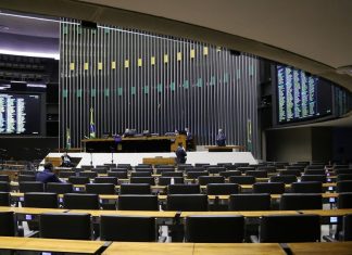 Deputados veteranos do Ceará ficam de fora da Assembleia e da Câmara; veja nomes